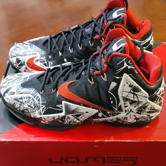 Lebron 11 Graffiti sz 13 worn 1 - Picture 2 of 4